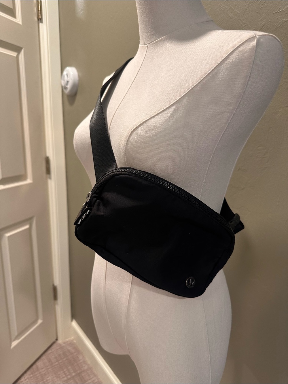 lululemon athletica Black Compact Crossbody Sling Bag - Picture 3 of 3